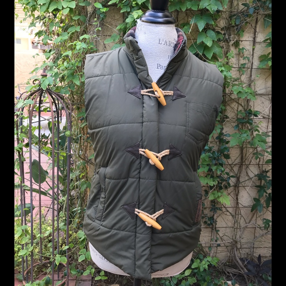 LEGENDARY WHITETAILS Cute & Practical Olive Green Vest Sz S